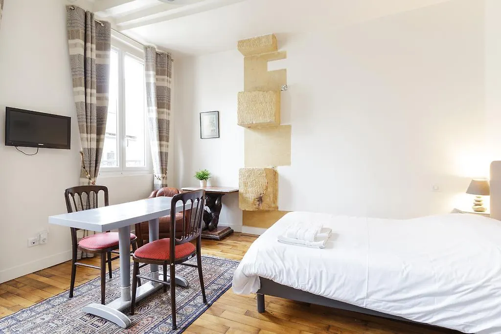 Blanc Et Gris Apartment