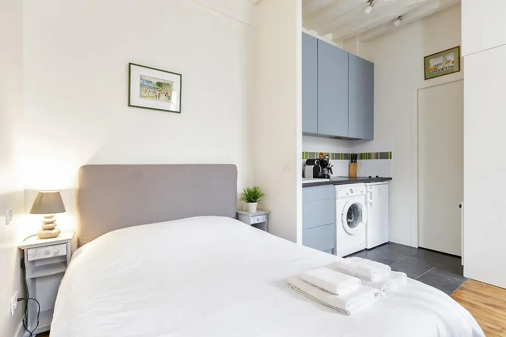 Blanc Et Gris Apartment